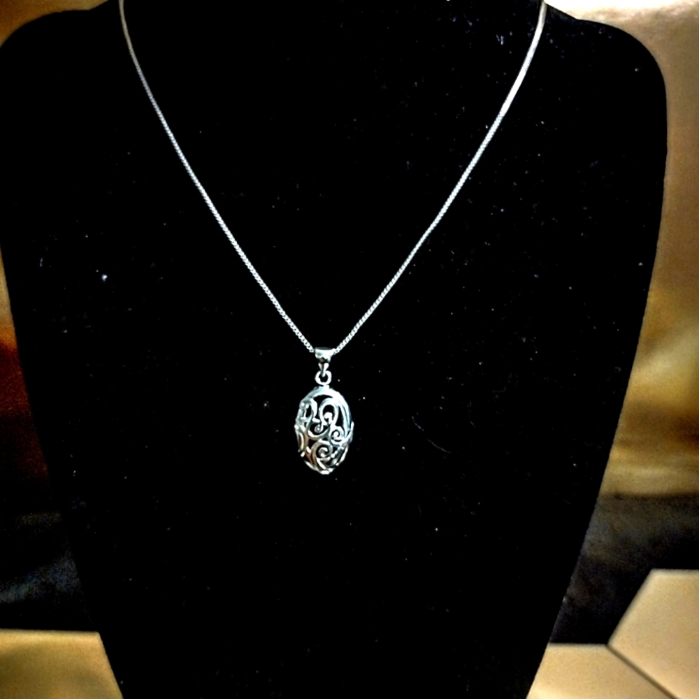 925 Sterling Silver Oval Filigree Pendant